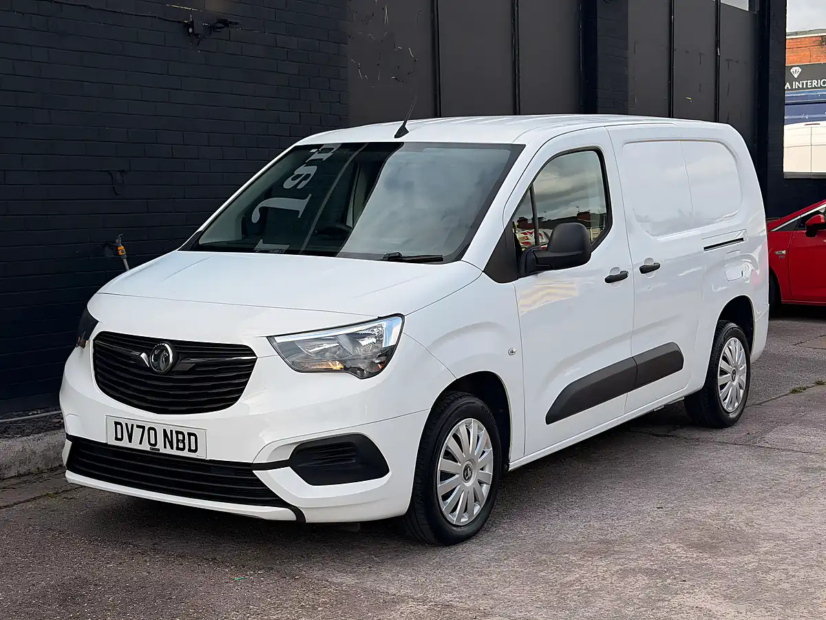 Used 2020 Vauxhall Combo Sportive White - Interior and Exterior details 5