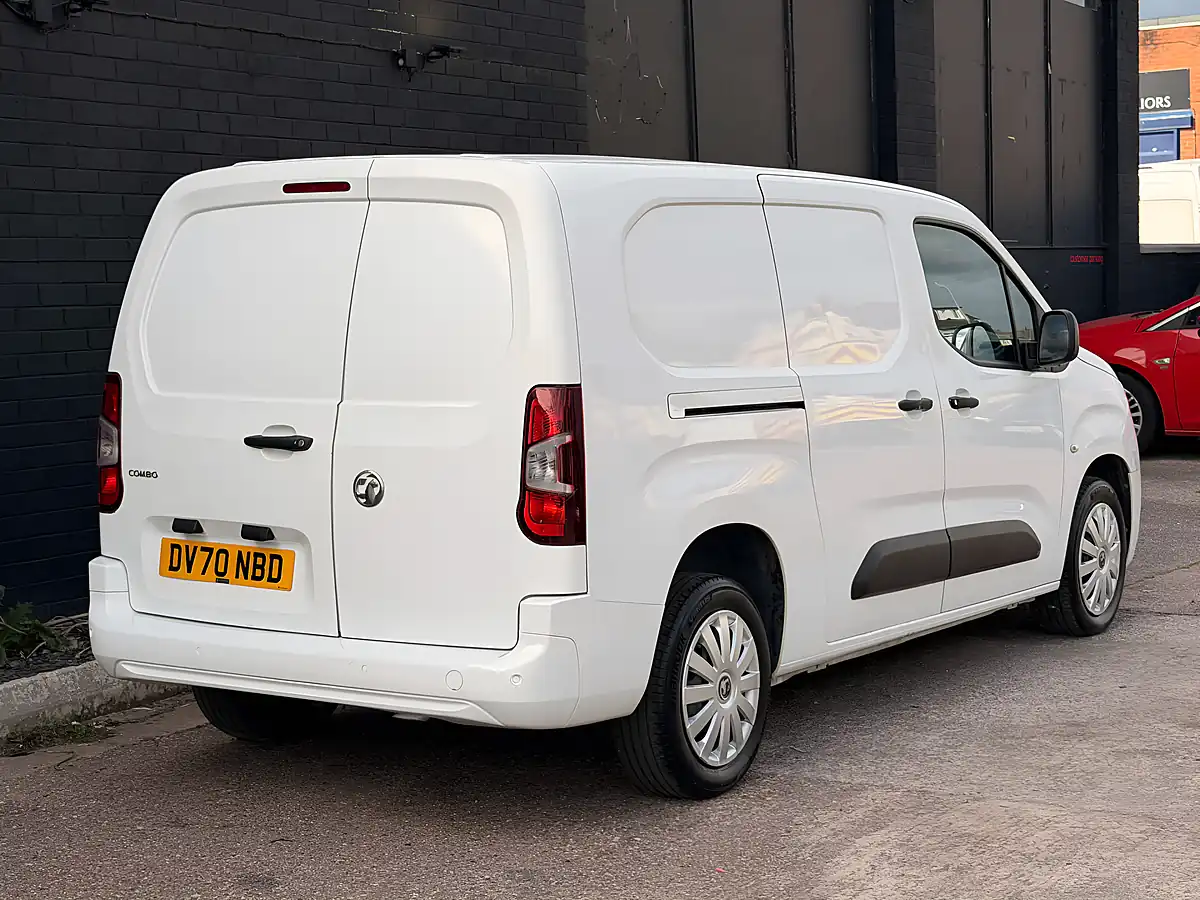 Used 2020 Vauxhall Combo Sportive White - Interior and Exterior details 9