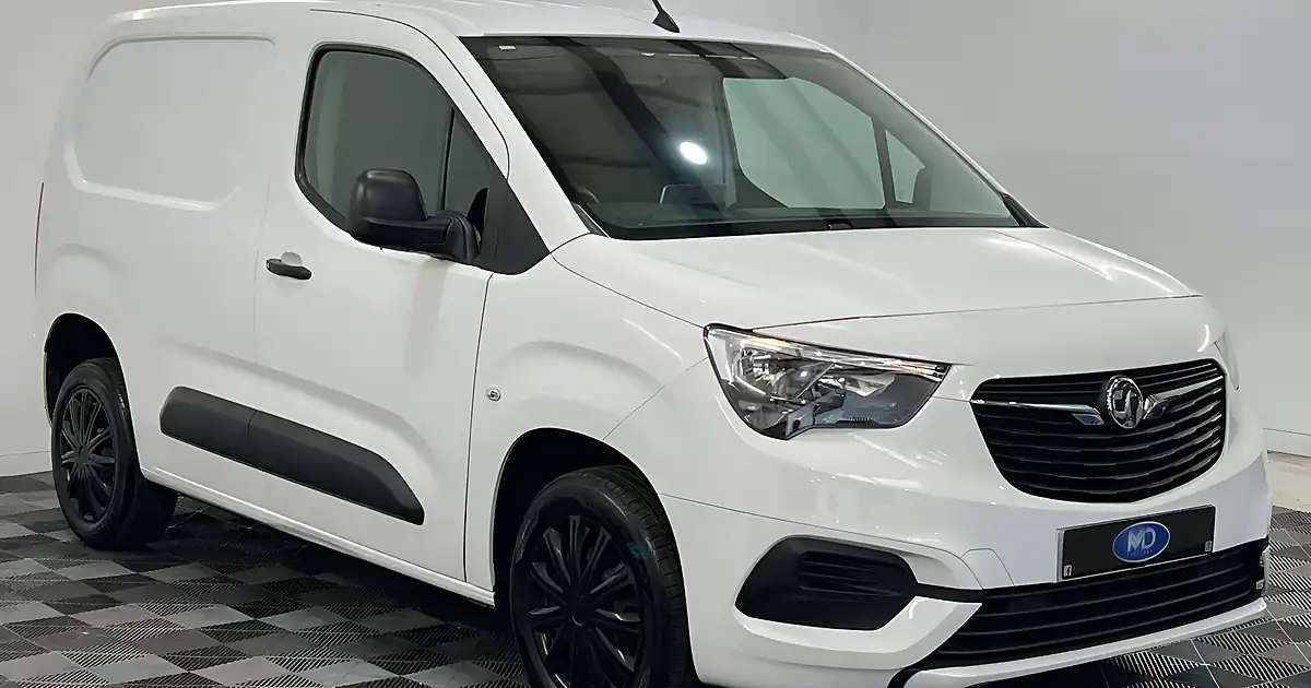 Used 2020 Vauxhall Combo Sportive White - Front View
