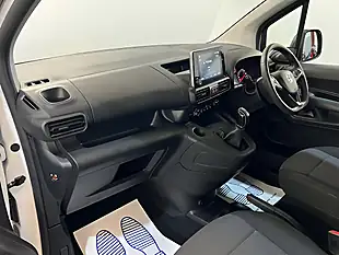 Used 2020 Vauxhall Combo Sportive White - Interior and Exterior details 16