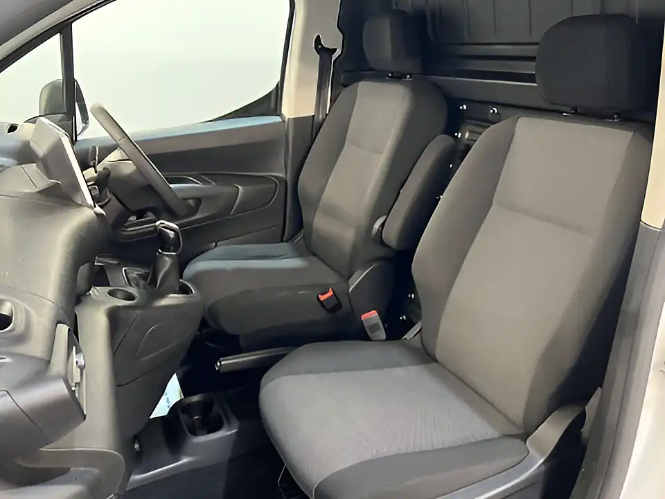 Used 2020 Vauxhall Combo Sportive White - Interior and Exterior details 18
