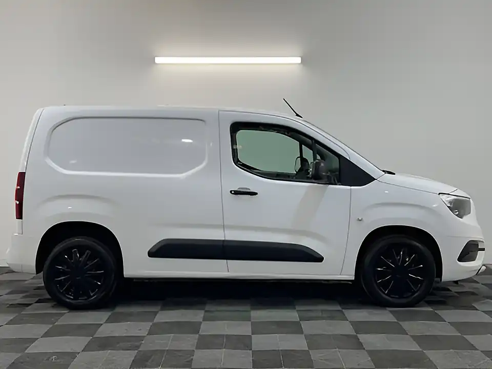 Used 2020 Vauxhall Combo Sportive White - Interior and Exterior details 2