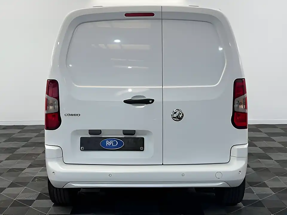Used 2020 Vauxhall Combo Sportive White - Interior and Exterior details 5