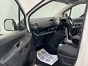 Used 2020 Vauxhall Combo Sportive White - Interior and Exterior details 15