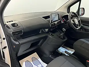 Used 2020 Vauxhall Combo Sportive White - Interior and Exterior details 16