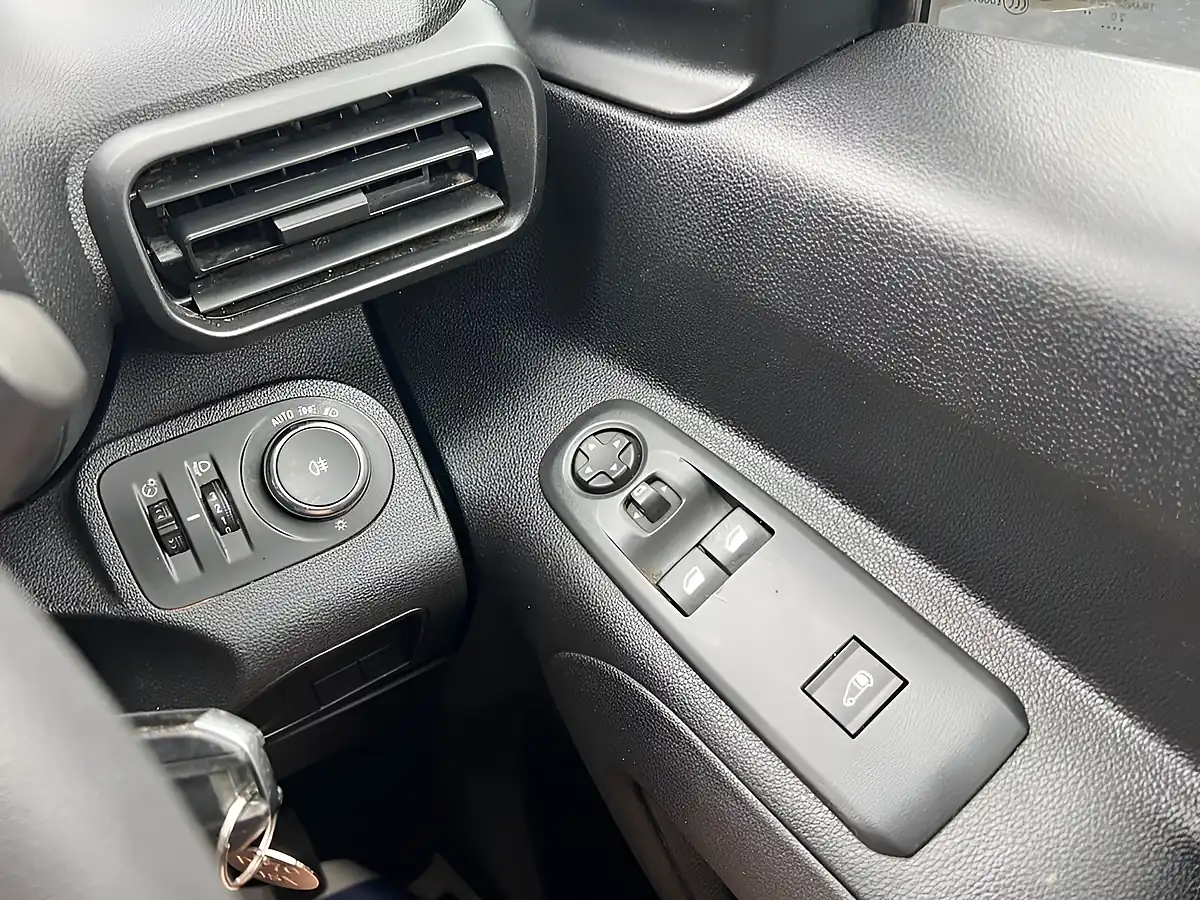 Used 2020 Vauxhall Combo Sportive White - Interior and Exterior details 16