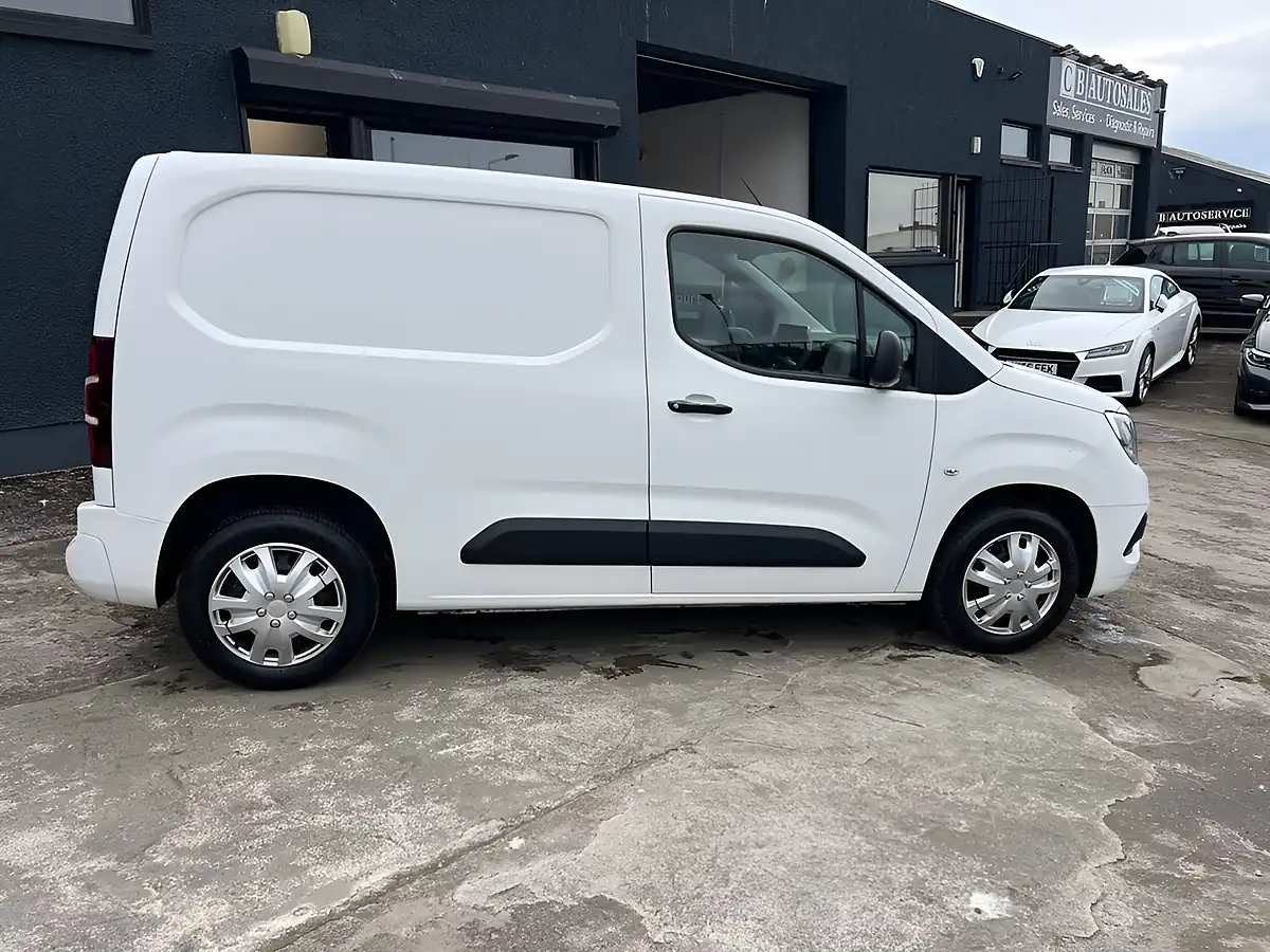 Used 2020 Vauxhall Combo Sportive White - Interior and Exterior details 3