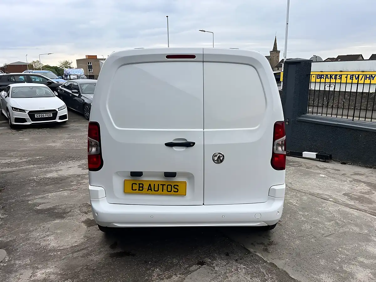 Used 2020 Vauxhall Combo Sportive White - Interior and Exterior details 5