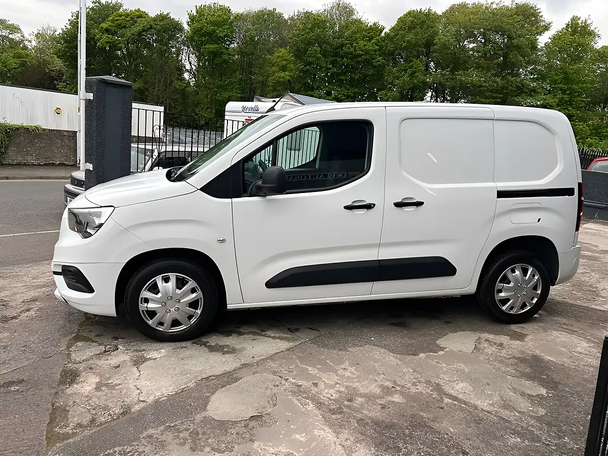 Used 2020 Vauxhall Combo Sportive White - Interior and Exterior details 7