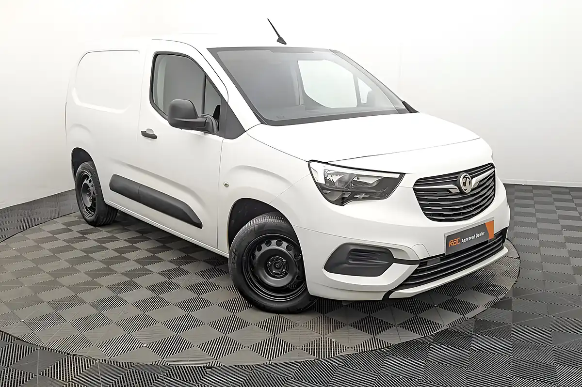 Used 2020 Vauxhall Combo Sportive White Jade - Front View