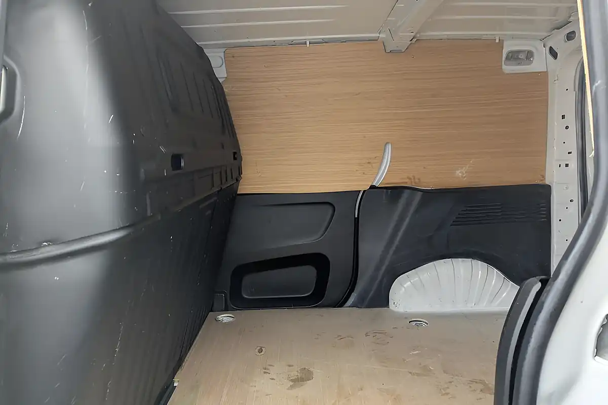 Used 2020 Vauxhall Combo Sportive White Jade - Interior and Exterior details 10