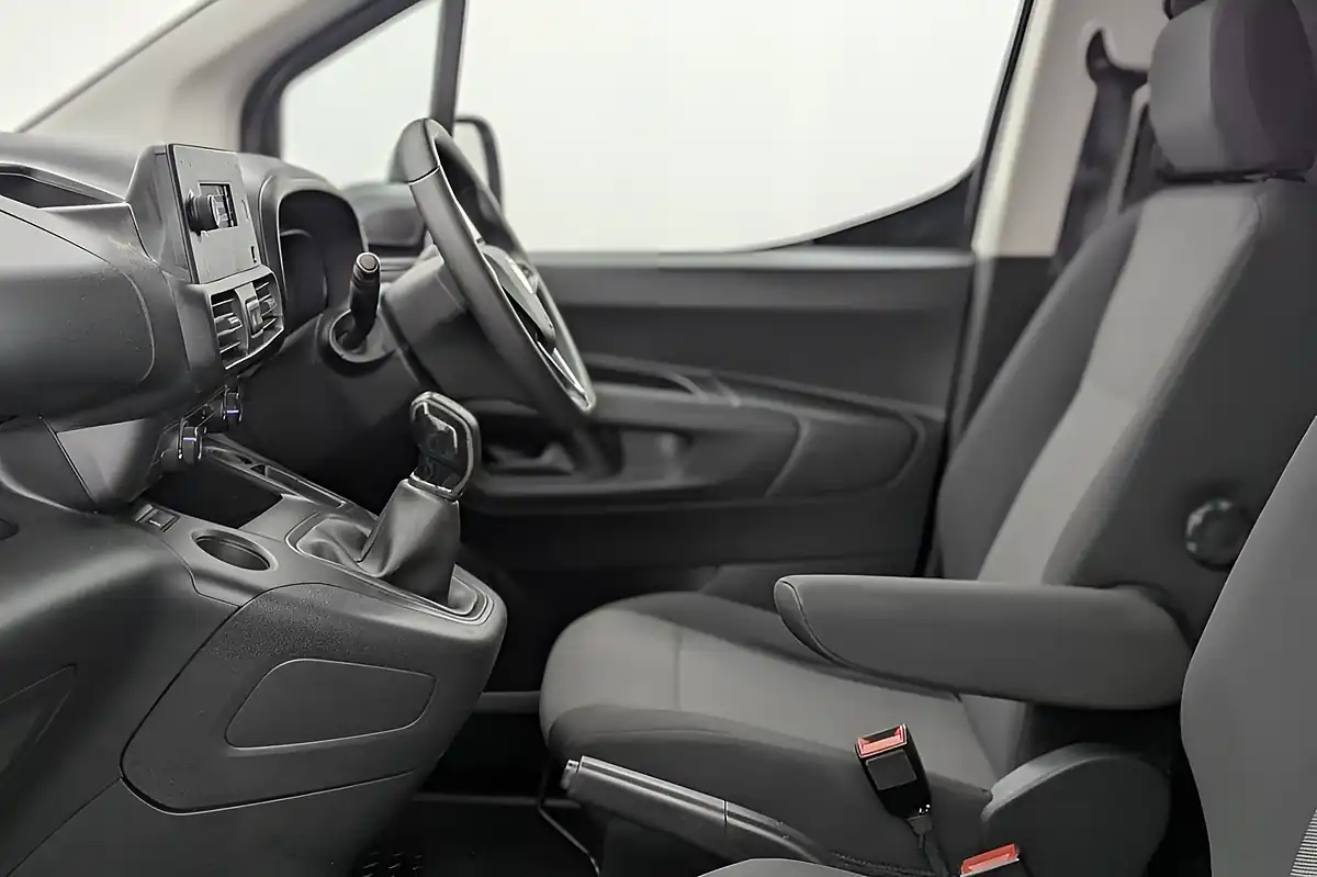 Used 2020 Vauxhall Combo Sportive White Jade - Interior and Exterior details 11