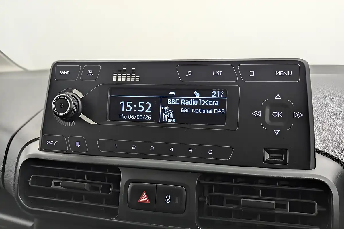 Used 2020 Vauxhall Combo Sportive White Jade - Interior and Exterior details 14