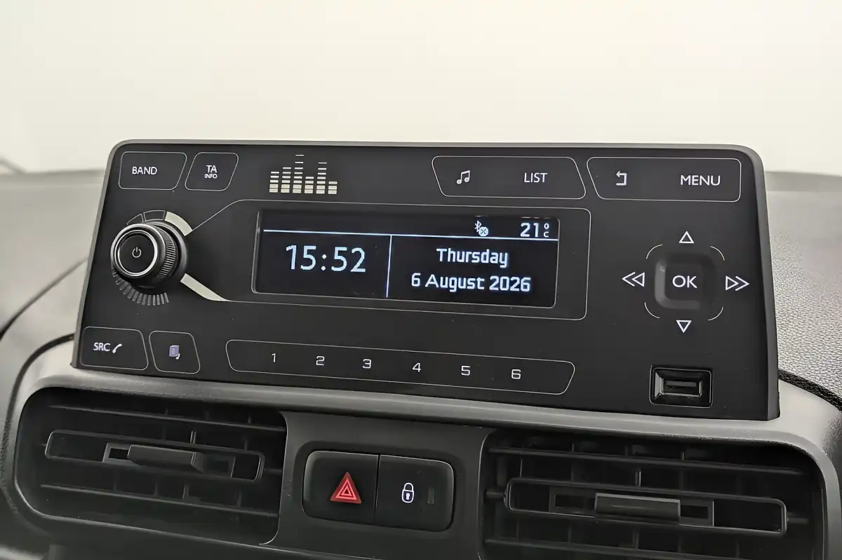 Used 2020 Vauxhall Combo Sportive White Jade - Interior and Exterior details 15