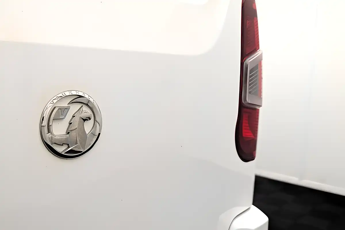 Used 2020 Vauxhall Combo Sportive White Jade - Interior and Exterior details 18