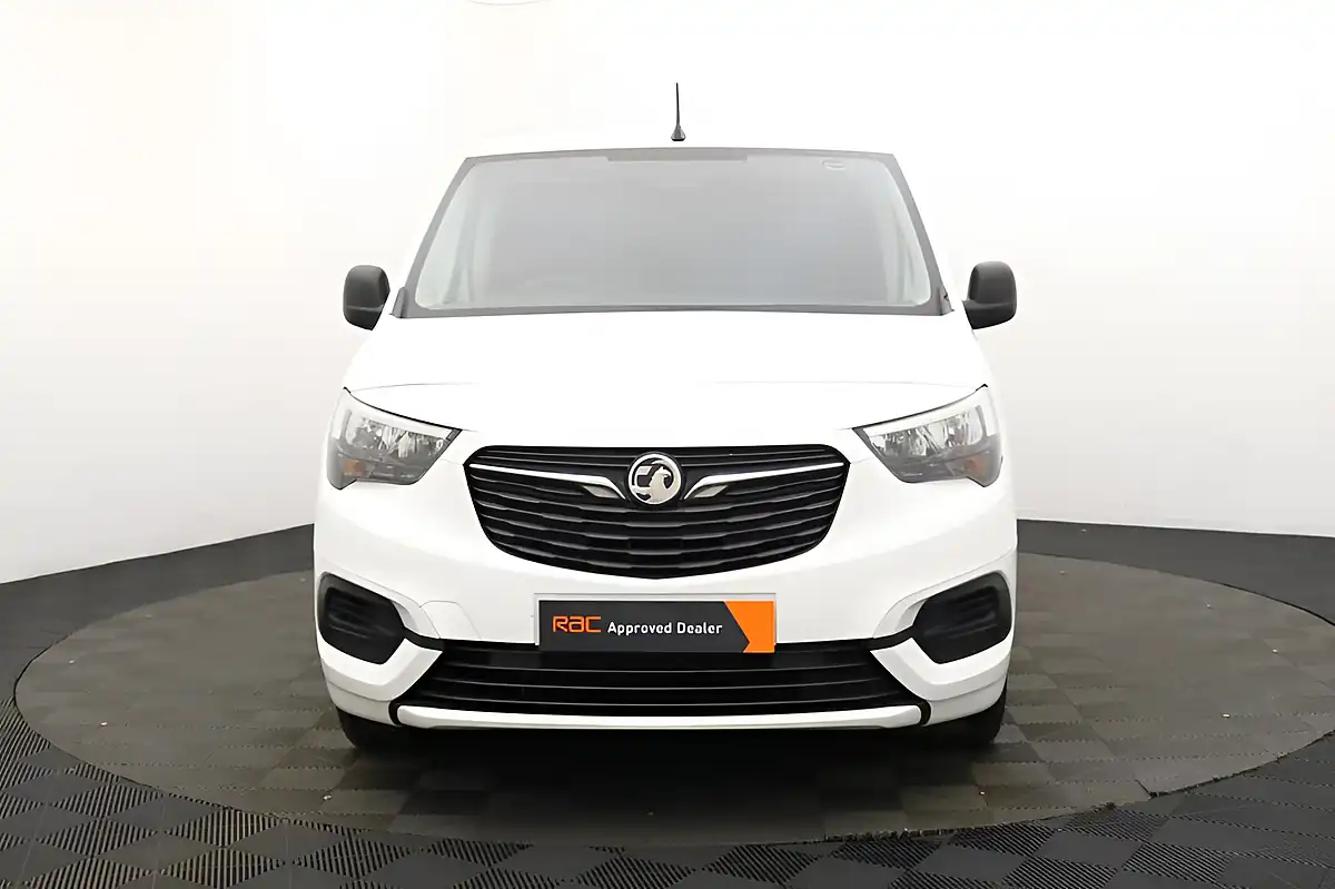 Used 2020 Vauxhall Combo Sportive White Jade - Interior and Exterior details 5