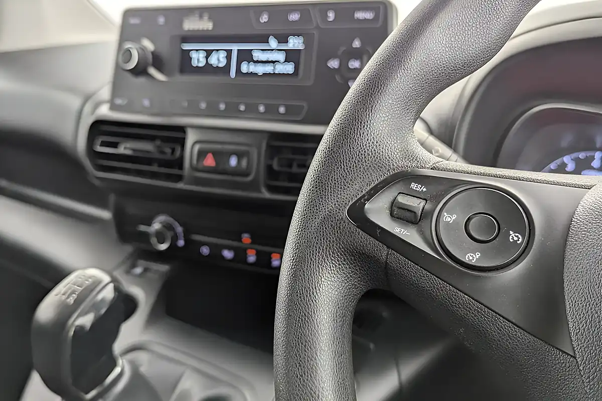 Used 2020 Vauxhall Combo Sportive White Jade - Interior and Exterior details 8