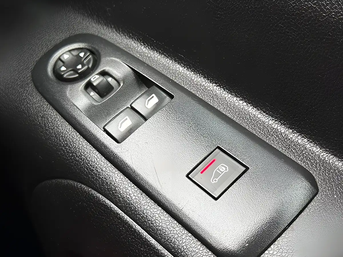 Used 2020 Vauxhall Combo Sportive White Jade - Interior and Exterior details 13