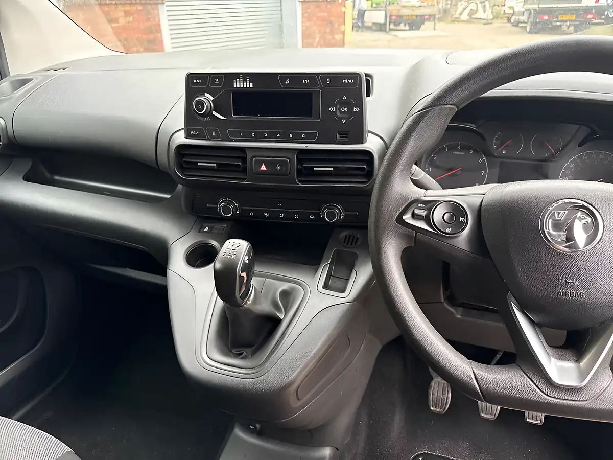 Used 2020 Vauxhall Combo Sportive White Jade - Interior and Exterior details 15