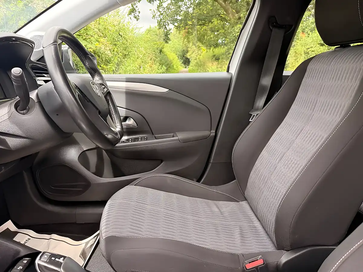 Used 2020 Vauxhall Corsa Electric Se Nav White - Interior and Exterior details 11