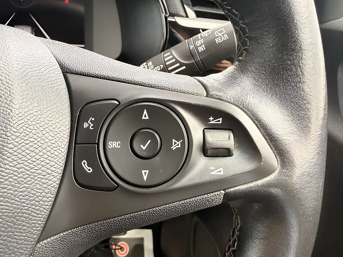 Used 2020 Vauxhall Corsa Electric Se Nav White - Interior and Exterior details 20