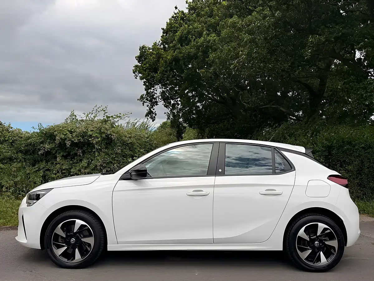 Used 2020 Vauxhall Corsa Electric Se Nav White - Interior and Exterior details 5