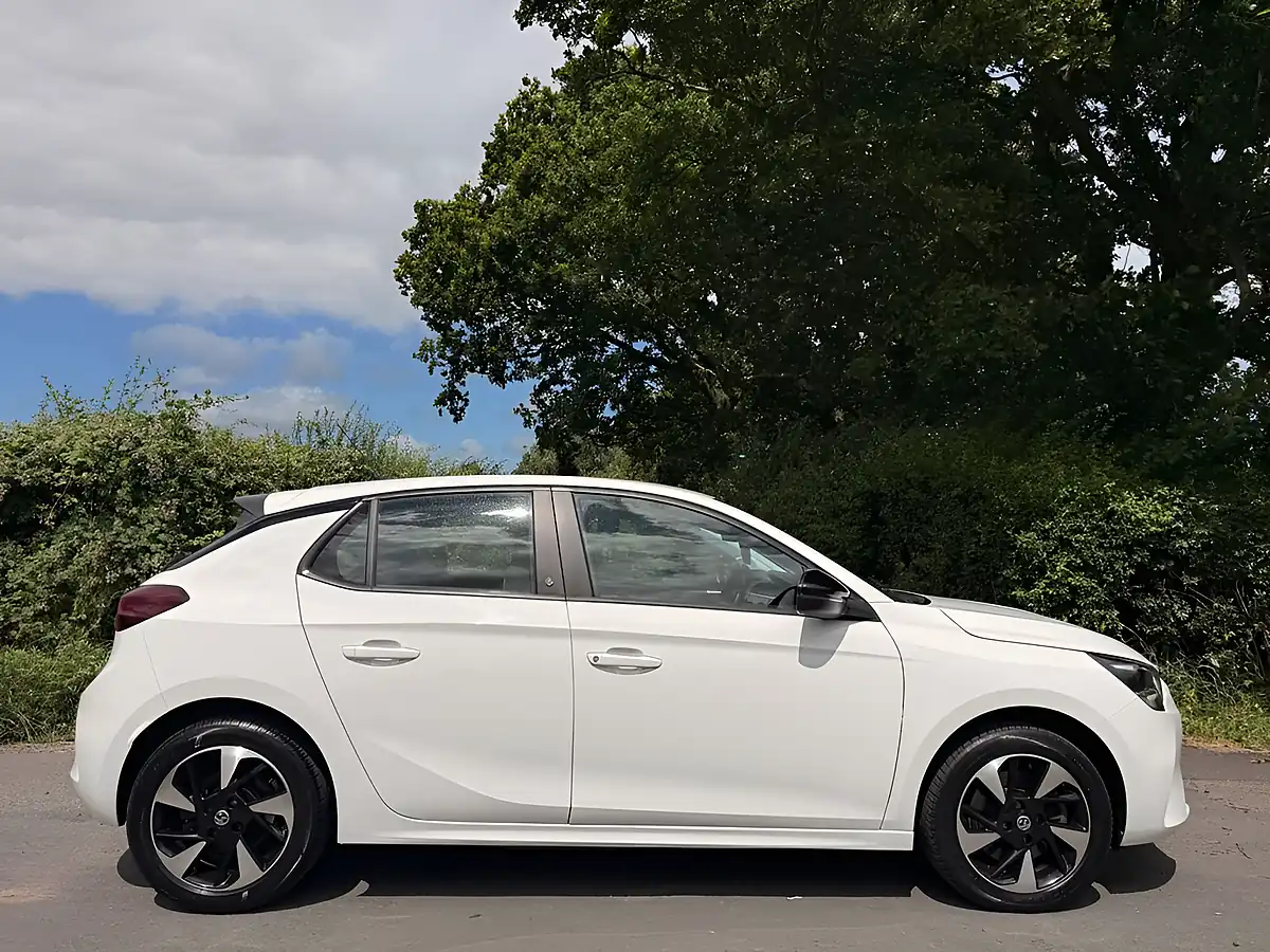 Used 2020 Vauxhall Corsa Electric Se Nav White - Interior and Exterior details 6