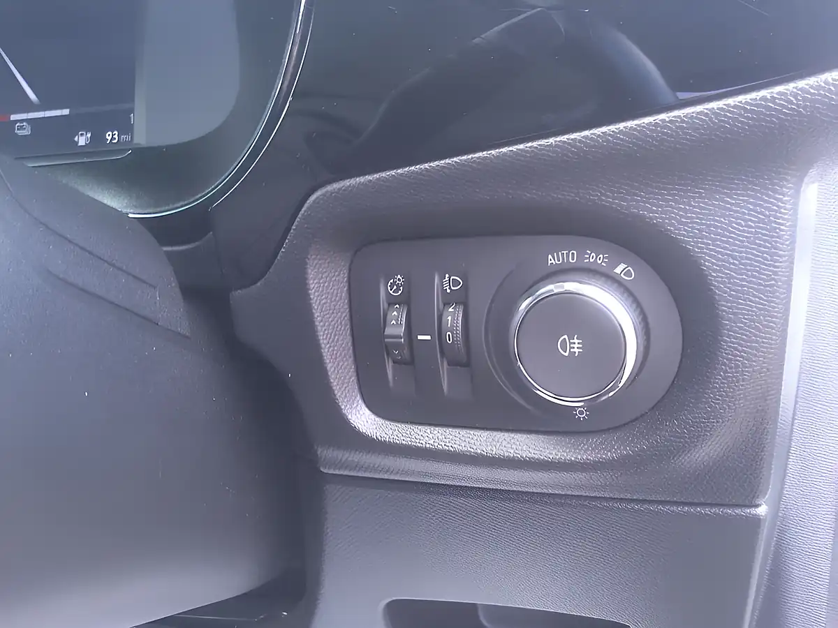 Used 2020 Vauxhall Corsa Electric Se Nav White - Interior and Exterior details 15