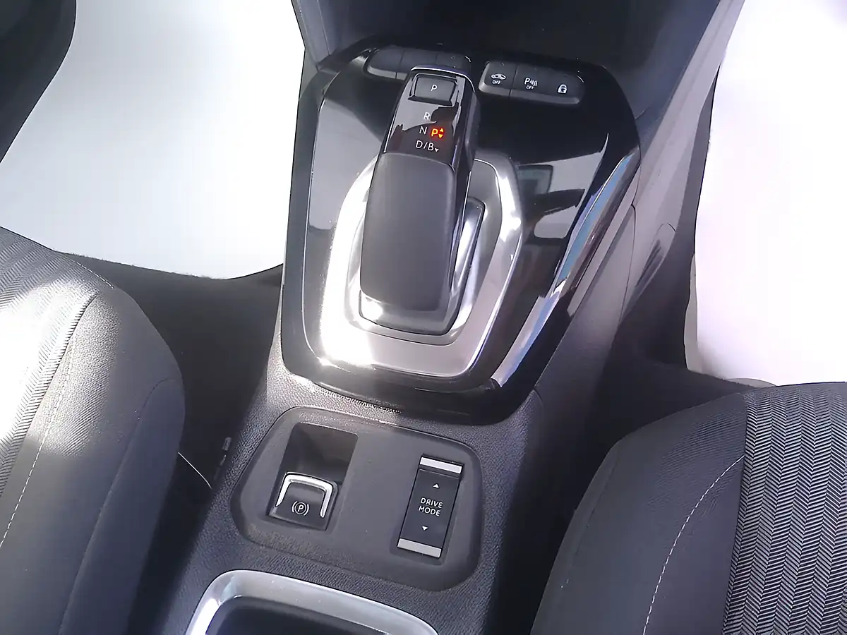 Used 2020 Vauxhall Corsa Electric Se Nav White - Interior and Exterior details 16