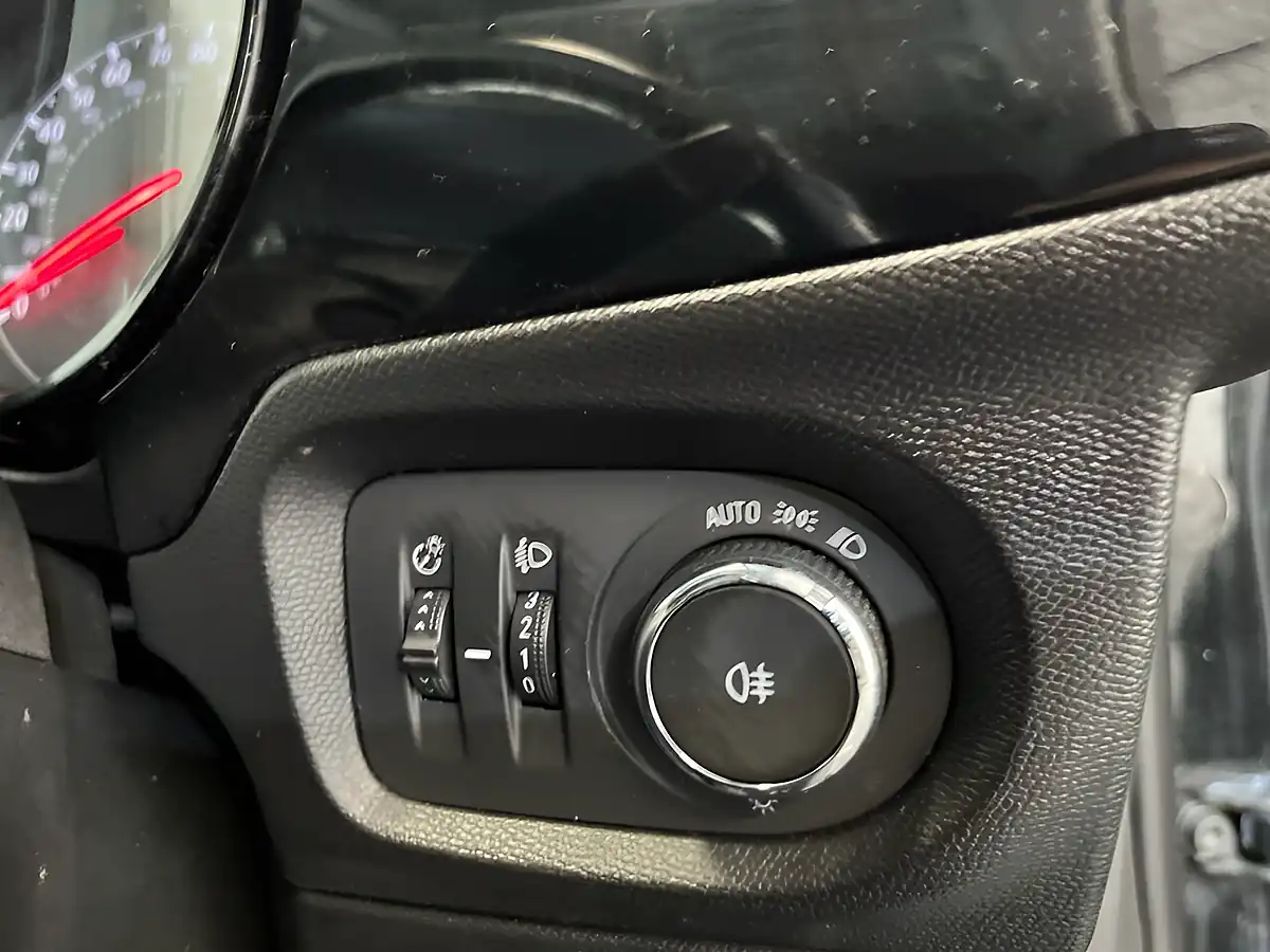 Used 2020 Vauxhall Corsa Se Nav Premium Black - Interior and Exterior details 12