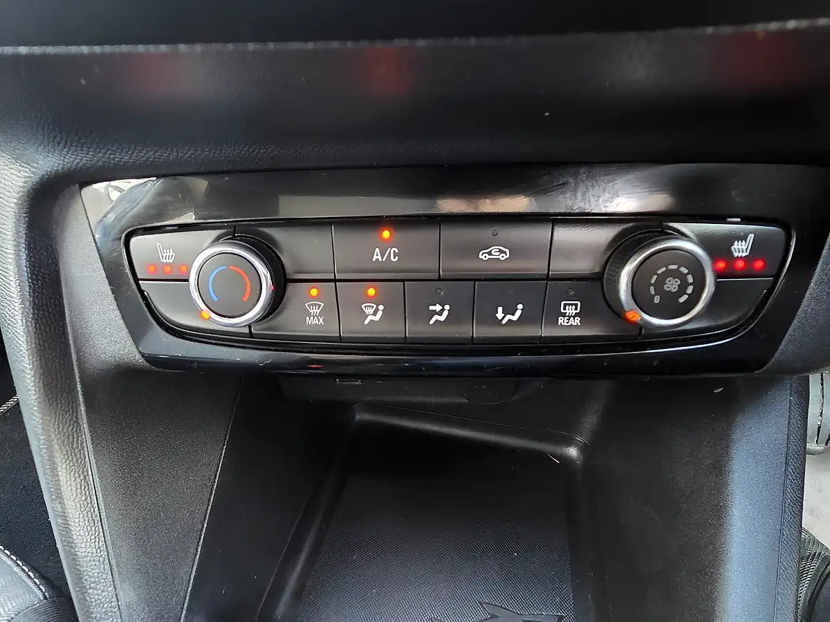 Used 2020 Vauxhall Corsa Se Premium Blue - Interior and Exterior details 12