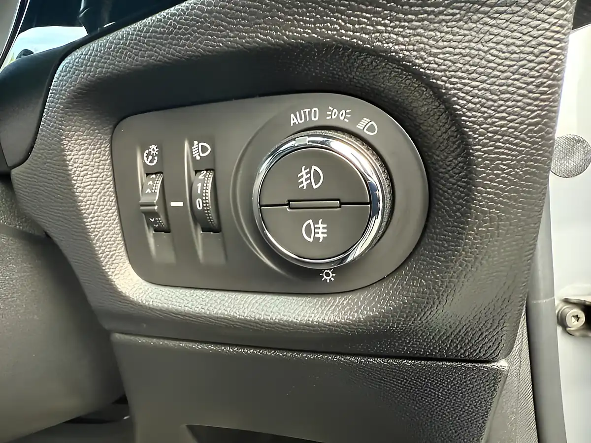 Used 2020 Vauxhall Corsa Sri Premium Moonstone Grey - Interior and Exterior details 16