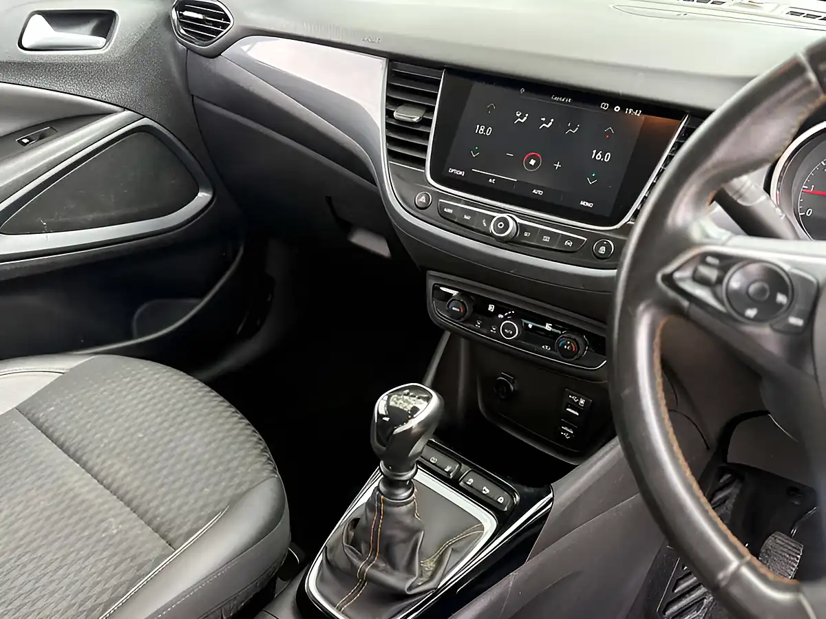 Used 2020 Vauxhall Crossland X Business Edition Nav Diamond Black - Interior and Exterior details 11