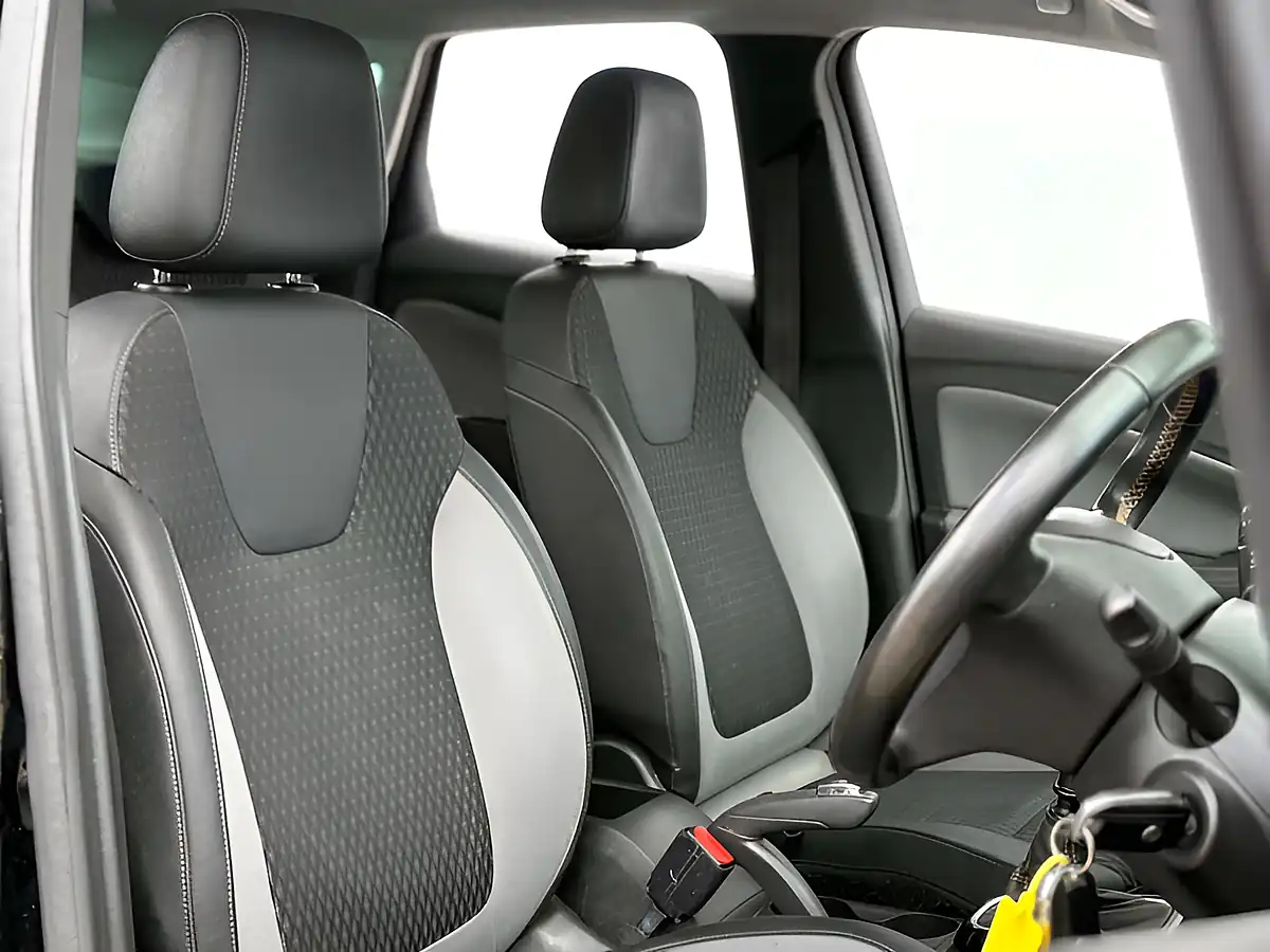 Used 2020 Vauxhall Crossland X Business Edition Nav Diamond Black - Interior and Exterior details 12