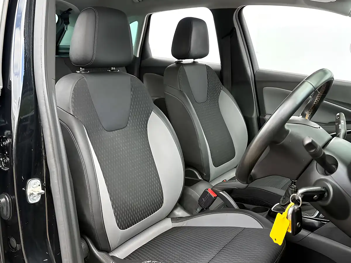 Used 2020 Vauxhall Crossland X Business Edition Nav Diamond Black - Interior and Exterior details 13