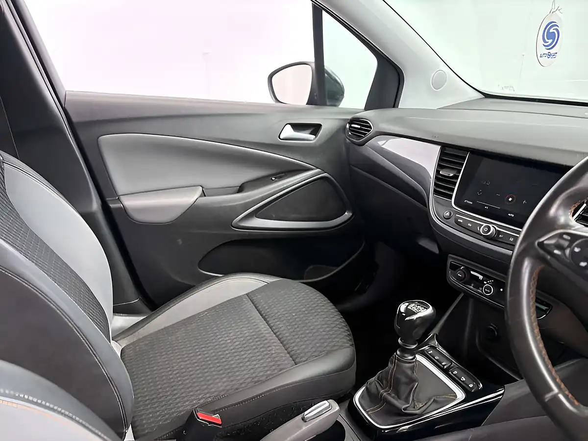 Used 2020 Vauxhall Crossland X Business Edition Nav Diamond Black - Interior and Exterior details 14