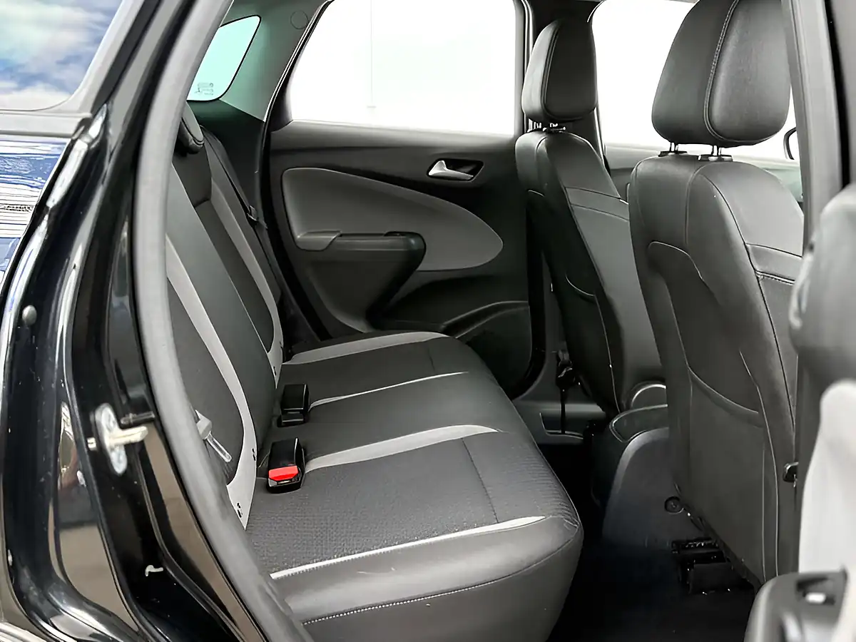 Used 2020 Vauxhall Crossland X Business Edition Nav Diamond Black - Interior and Exterior details 16