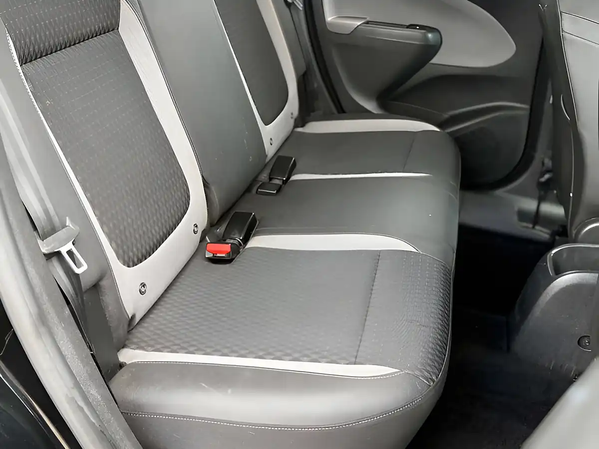 Used 2020 Vauxhall Crossland X Business Edition Nav Diamond Black - Interior and Exterior details 18
