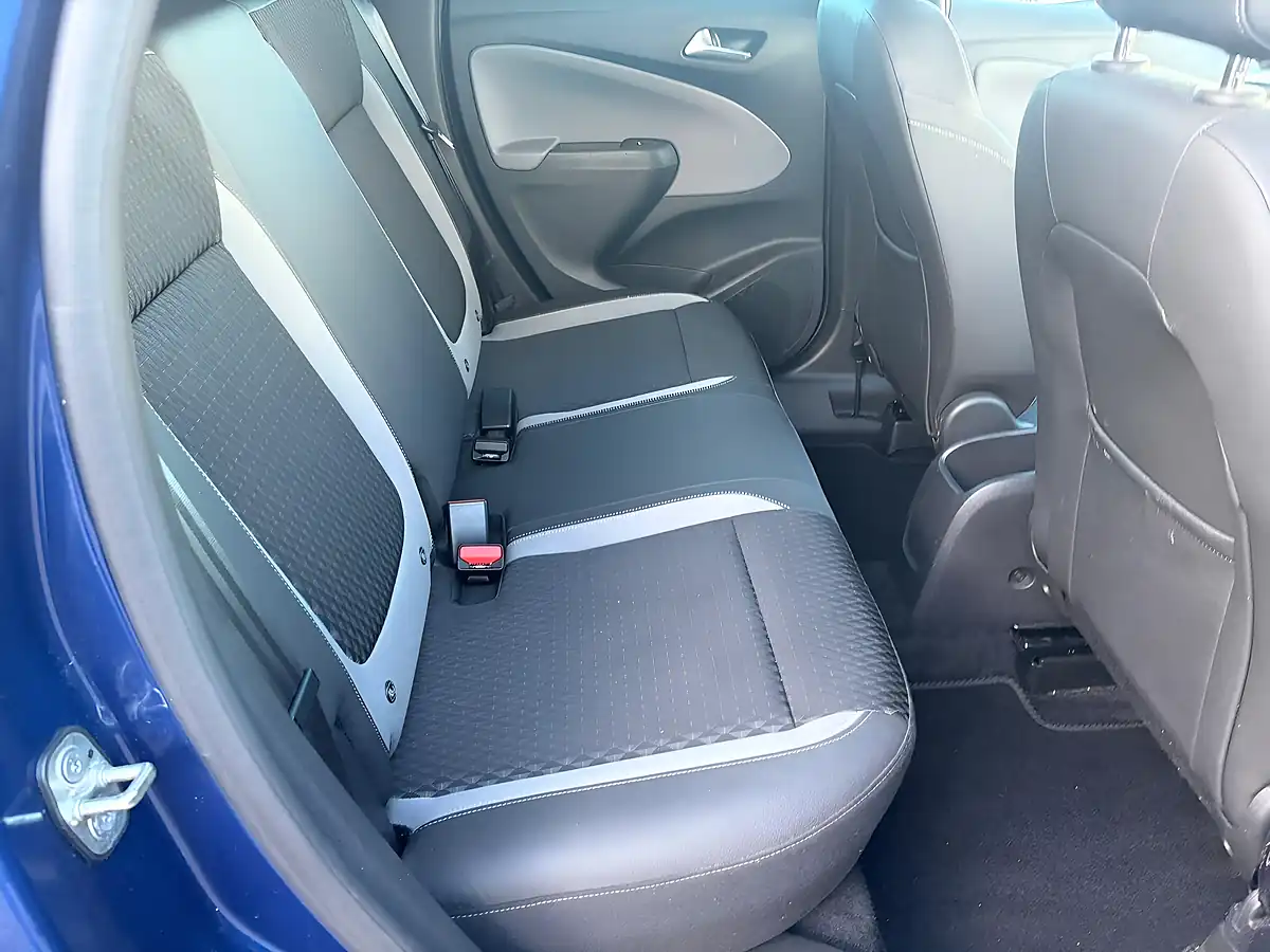 Used 2020 Vauxhall Crossland X Elite Blue - Interior and Exterior details 8