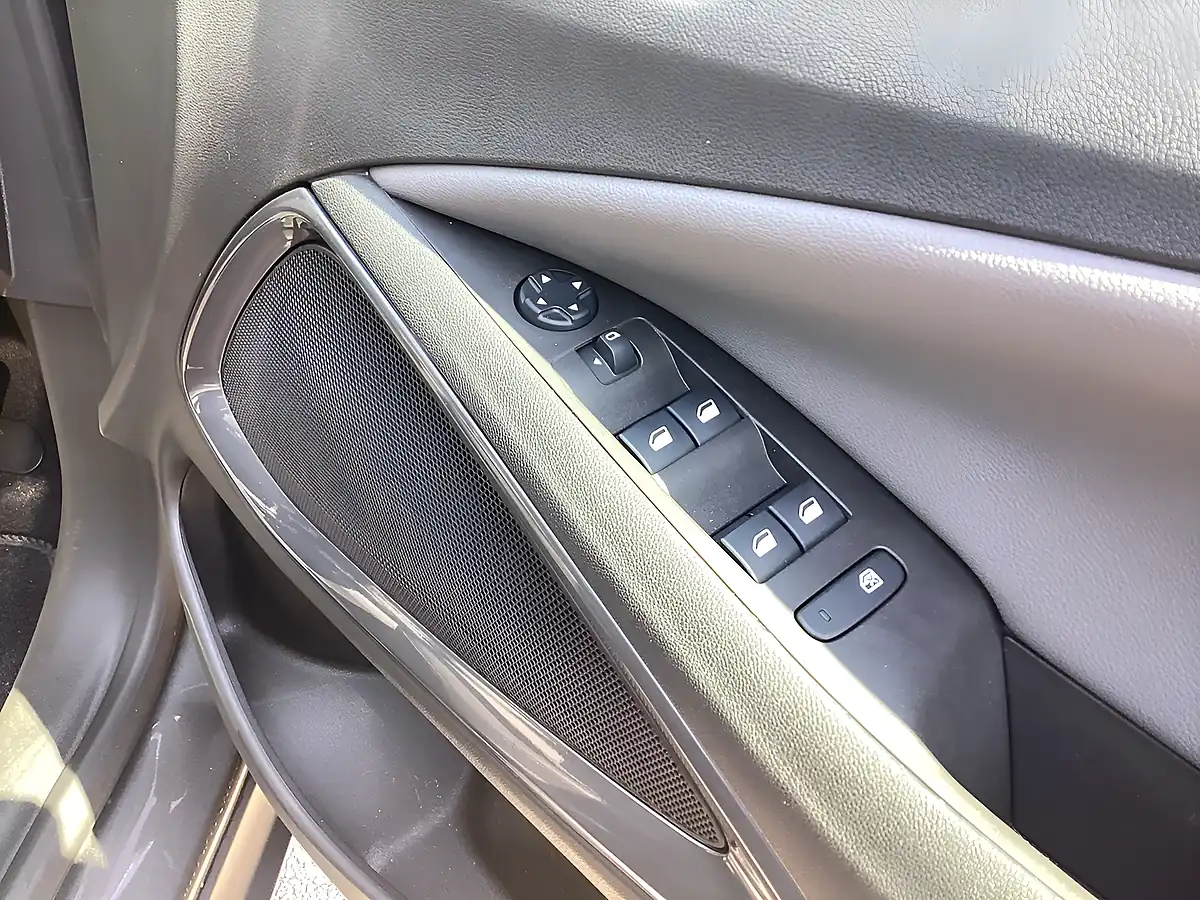 Used 2020 Vauxhall Crossland X Elite Nav Grey - Interior and Exterior details 16