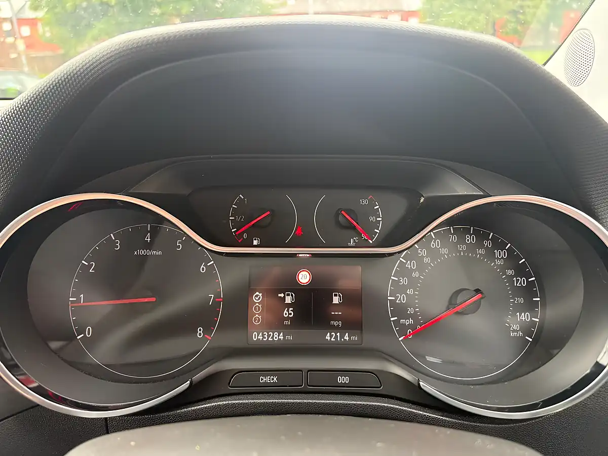Used 2020 Vauxhall Crossland X Elite Nav White - Interior and Exterior details 13