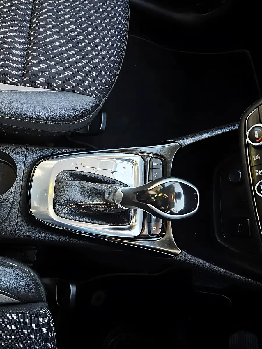 Used 2020 Vauxhall Crossland X Elite Orange - Interior and Exterior details 10