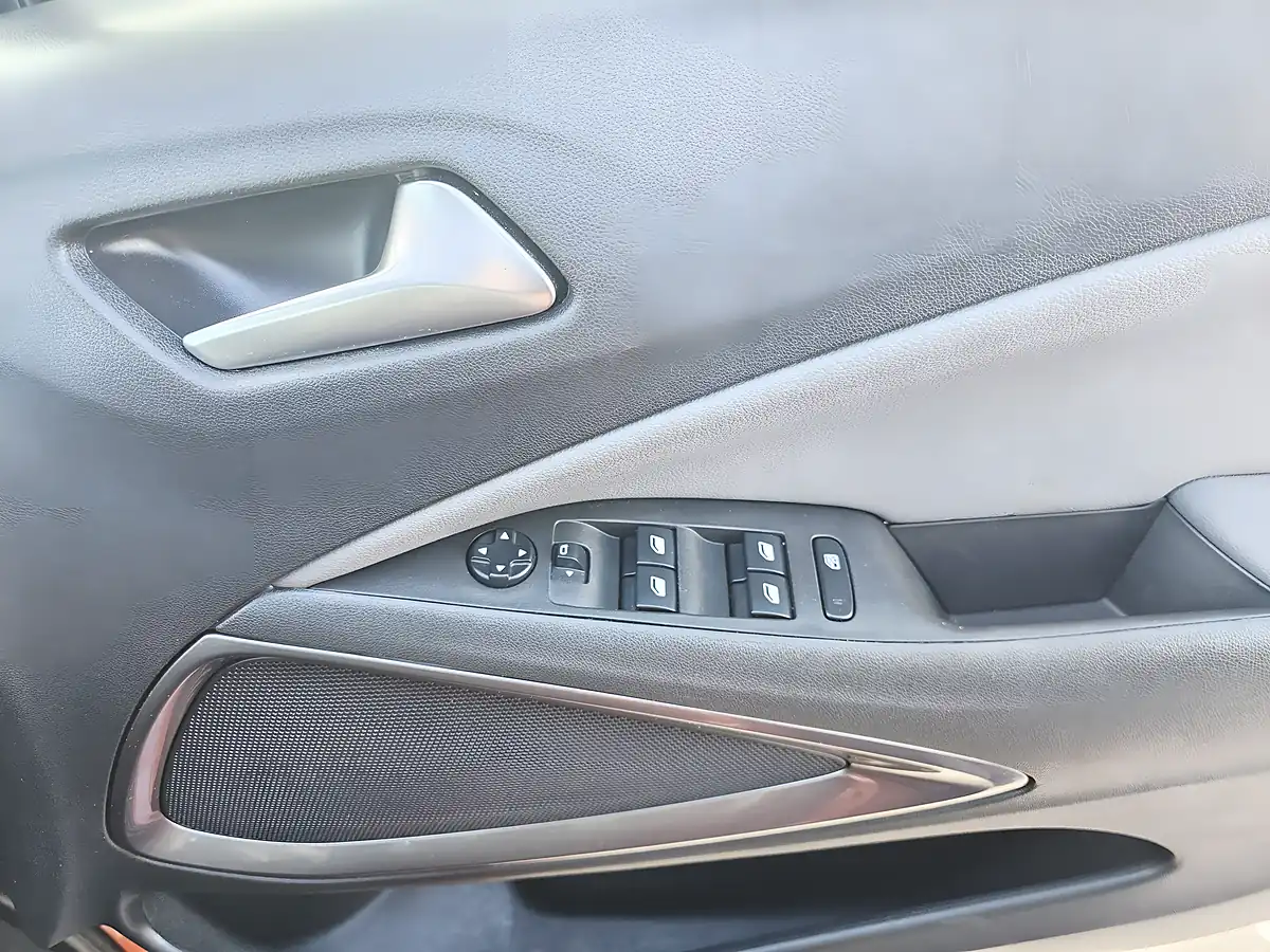 Used 2020 Vauxhall Crossland X Elite Orange - Interior and Exterior details 14