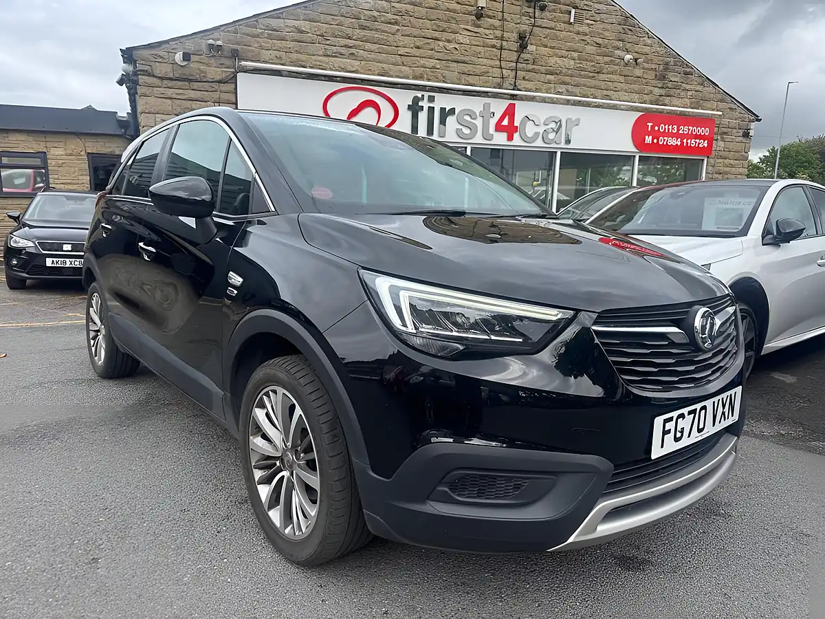 Used 2020 Vauxhall Crossland X Griffin Black - Front View
