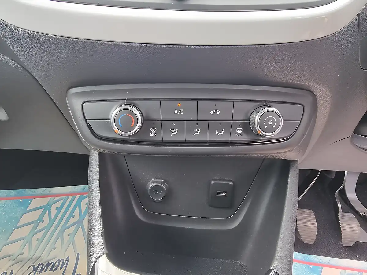 Used 2020 Vauxhall Crossland X Griffin Black - Interior and Exterior details 11
