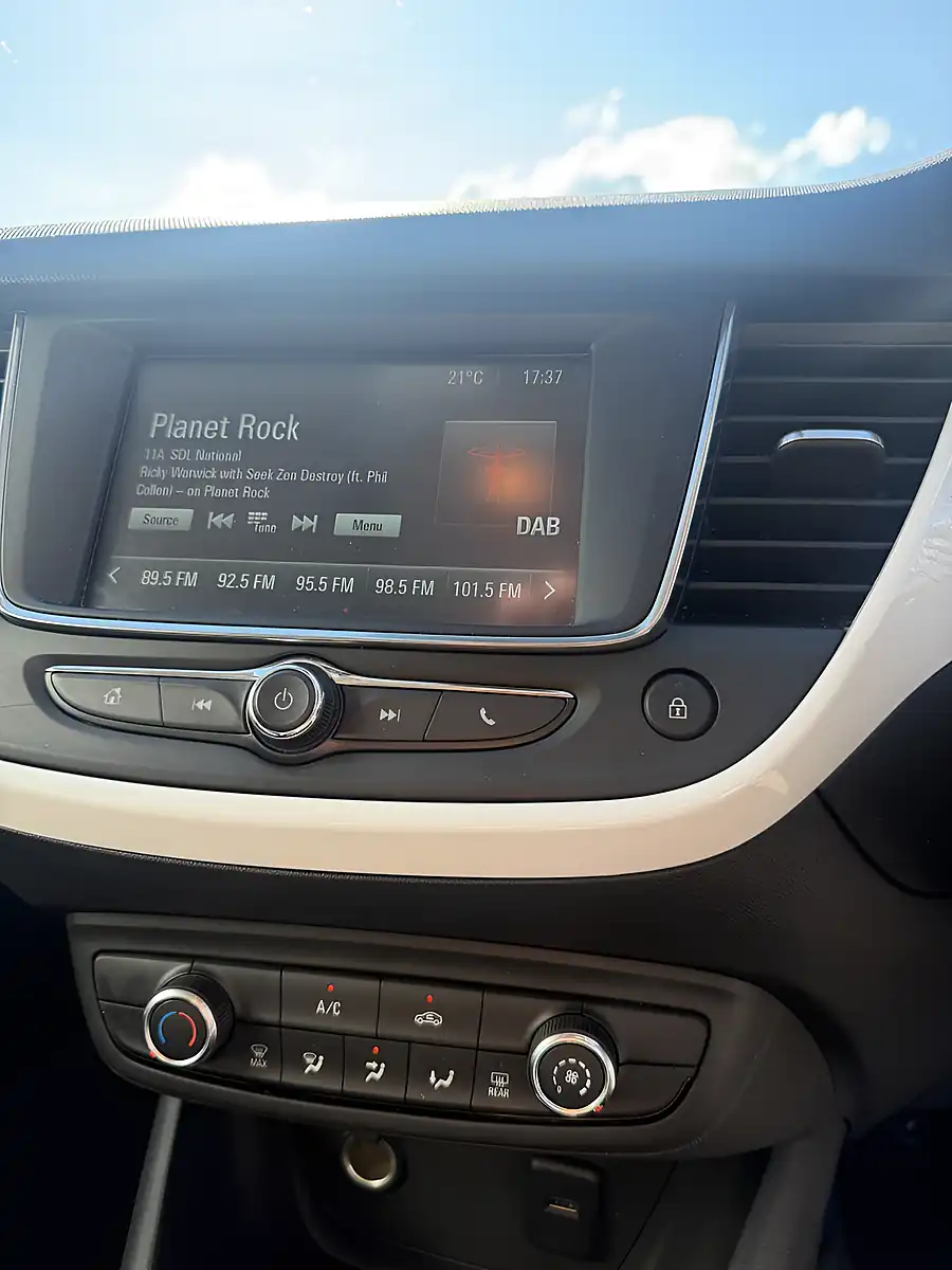 Used 2020 Vauxhall Crossland X Griffin Blue - Interior and Exterior details 13