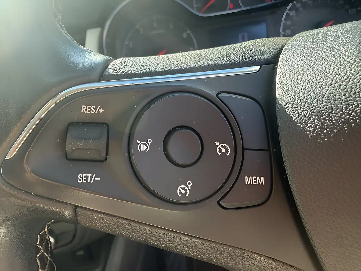 Used 2020 Vauxhall Crossland X Griffin Blue - Interior and Exterior details 14