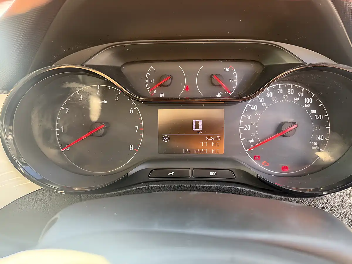 Used 2020 Vauxhall Crossland X Griffin Blue - Interior and Exterior details 15