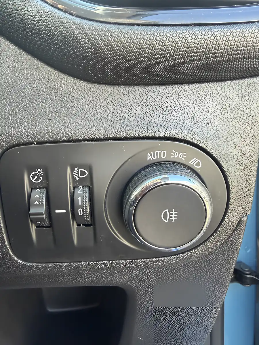 Used 2020 Vauxhall Crossland X Griffin Blue - Interior and Exterior details 18