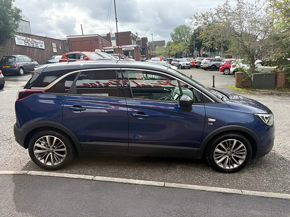 Used 2020 Vauxhall Crossland X Griffin Blue - Front View